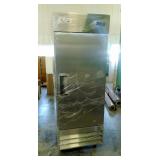Avantco Single Door Rolling Commercial Refrigerator, Model 178A23RHC, Includes Shelves And Manual, N Avantco Single Door Rolling Commercial Refrigerator, Model 178A23RHC, Includes Shelves And Manual, N