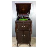 Victor Talking Machine Company VV-XI Gramophone with Records Victor Talking Machine Company VV-XI Gramophone with Records