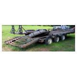 Tri-Axle Flatbed Trailer with Loading Ramps Tri-Axle Flatbed Trailer with Loading Ramps