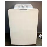 GE Electric Top Load Washer, Model GTW325ASW0WW, Approx 44" x 27" x 26.5", Powers On
