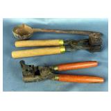 RCBS Lyman Bullet Molds And Cast Iron Smelting Ladle 