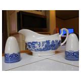 Blue Willow Gravy - Salt & Pepper