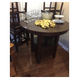 Table & 4 chairs 