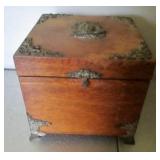 Oak Collar Box