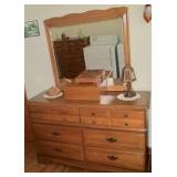 dresser w/mirror 
