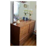dresser w/ mirror