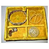 Middle Level of Travel Case