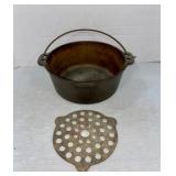 Iron Kettle w/ Bottom Piece