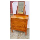 Oak dresser w/ Mirror