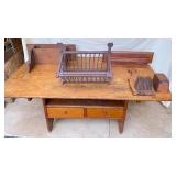 Grouping of Items on hutch Table