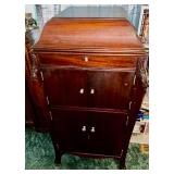 Victrola Case Closed