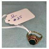 14K GOLD RING W/GREEN STONE