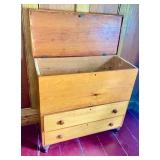 Lift Top blanket chest Open