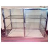 SMALL GLASS SHOWCASE