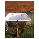 Pedestal laundry sink