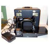 Singer Featherweight Sewing Machine WORKING complete w/case & pedal