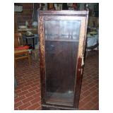 oak 5-gun cabinet - need refinishing