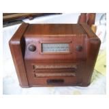 Silvertone table top radio