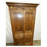 VIEW 2 PANEL DOORS/CARVINGS 