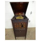 EDISON VICTROLA W/ MAH. CASE 