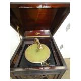VIEW 2 CLOSEUP EDISON VICTROLA 