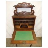 VIEW 2 INSIDE EARLY DROPFRONT W/PEGIONS 