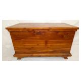 CEDAR BLANKET CHEST 