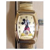 VIEW 2 CLOSEUP MICKEY MOUSE WATCH 