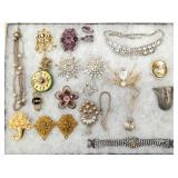 VAROIUS PIECES COSTUME JEWELRY 