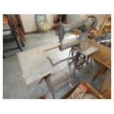 SINGER PEDAL SEWING MACHINE 