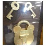 VIEW 2 CLOSEUP LOCK DISPLAY 