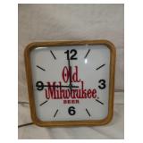 11IN. OLD MILWAUKEE LIGHT UP CLOCK