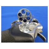 VIEW 5 CLOSEUP S&W REVOLVER CHAMBER