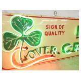 VIEW 4 69X24 PORC. CLOVER SIGN NEON