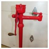 VIEW 3 HANDCRANK PUMPS