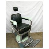 VIEW 2 CLOSEUP BARBER CHAIR