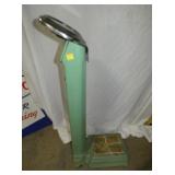 VIEW 4 GREEN PORC. FLOOR SCALES COIN OP