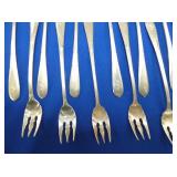 VIEW 2 CLOSEUP SILVER FLATWARE