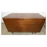 EARLY 18TH CENTURY DROPLEAF TABLE