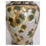 VIEW 3 CLOSEUP NICE DETAILED FLOOR VASE