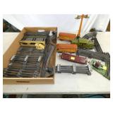 LIONEL TRAIN W/ ASSESSORIES