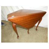 HENKLE HARRIS DROPLEAF TABLE