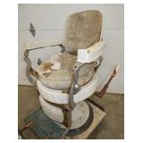 VIEW 2 CLOSEUP BARBER CHAIR