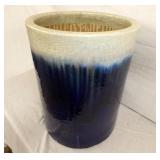 VIEW 2 POTTERY PLANTER