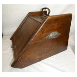 VIEW 2 CLOSEUP SHOE SHINE