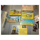 HO SCALE TRAIN CARS W/ BOXES