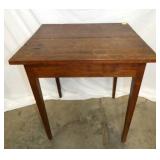 25X29 EARLY 19TH CENTURY PEGGED TABLE