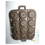 VIEW 3 CLOSEUP MUFFIN PAN