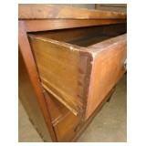 VIEW 3 CLOSEUP DOVETAILED DRAWERS