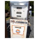 VIEW 2 CLOSEUP GAS PUMP